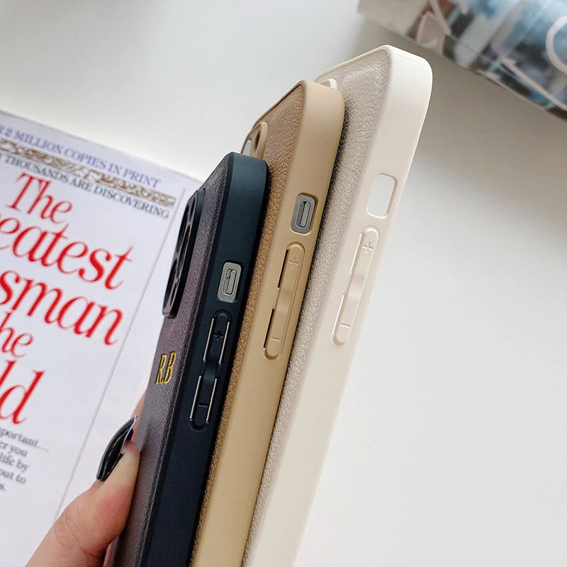 Étui iPhone Texturé Effet Cuir — Initiales Personnalisées